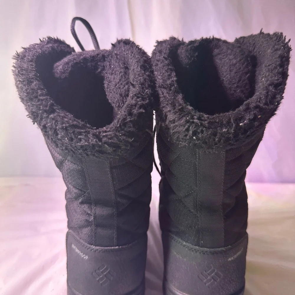 Columbia Women's Black and Gray Winter Boots
